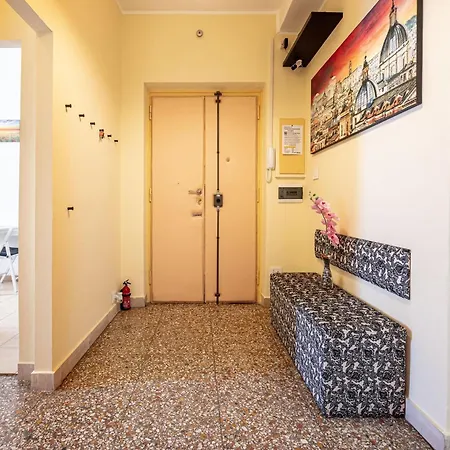 Caracciolo Apartment - Metro San Giovanni-2